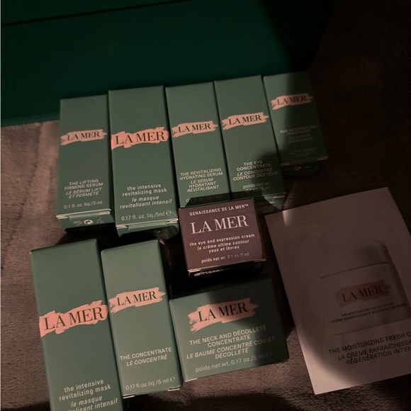 La Mer Skincare Collection with Teal Bag - Picture 4 of 7